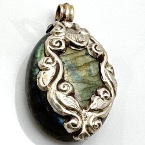 Silver Tone Framed Filagree  Glowing Labradorite Pendant Vintage